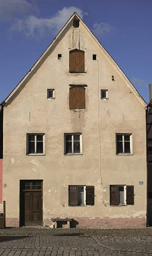 Das Soifererhaus vor und nach der Sanierung (Foto: Altstadtfreunde Berching)