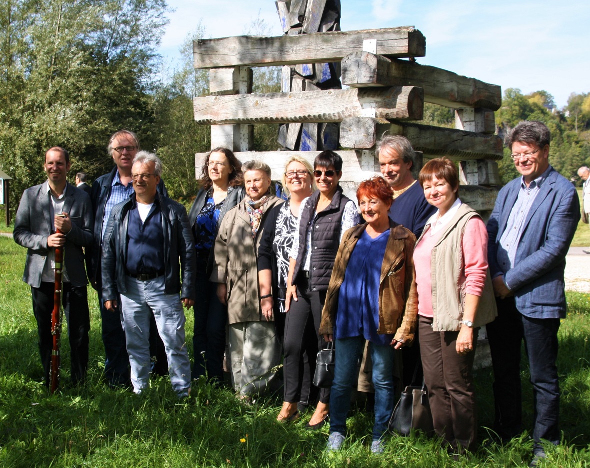 Die Mitwirkenden der Lesung im Europa-Skulpturenpark Beratzhausen