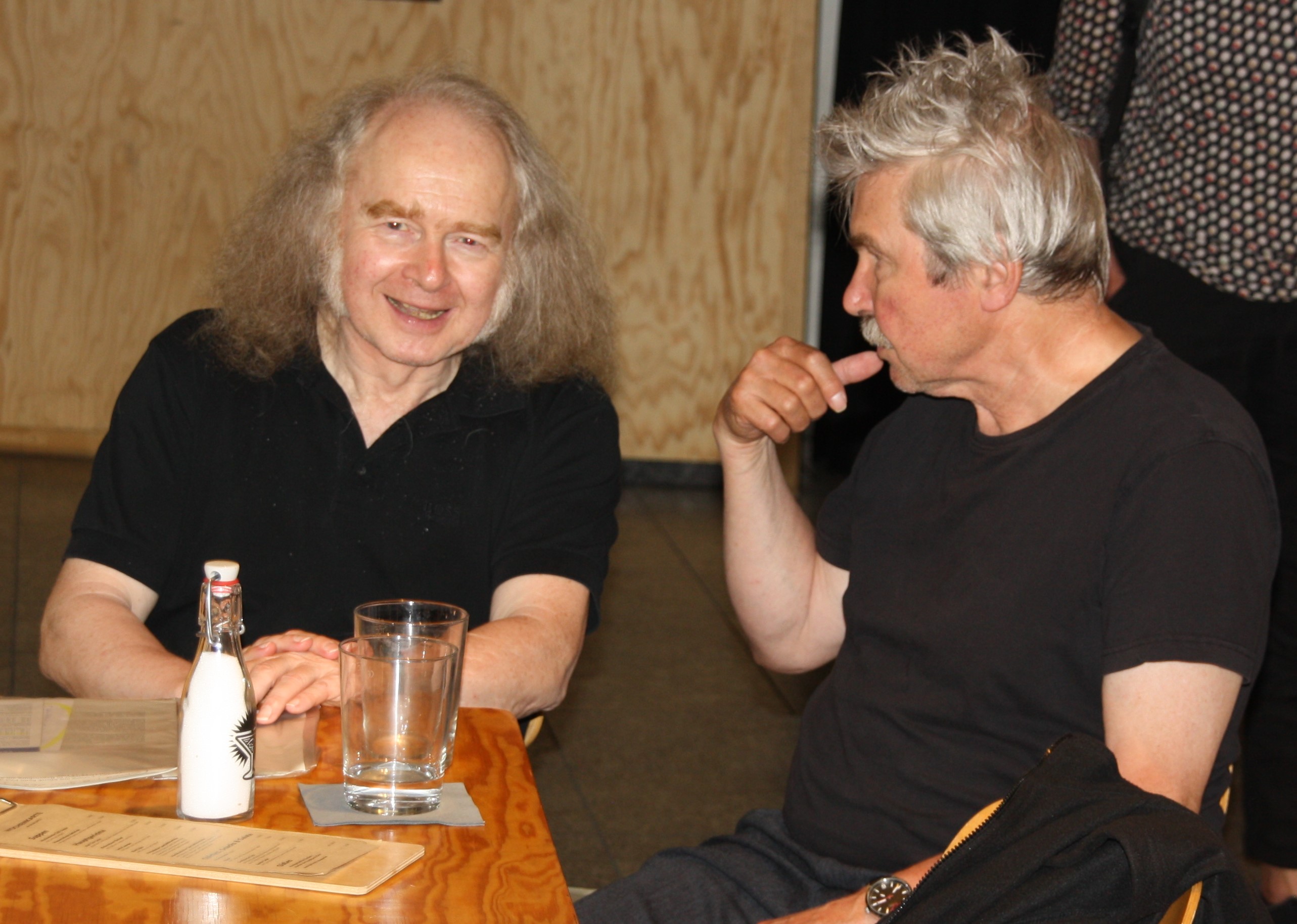 Friedrich Hirschl (links) und Helmut Hoehn auf dem Lyrikfest 2022 (Foto Horst Valder).